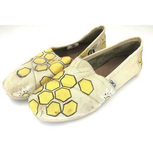 Women's Toms Size 7.5 with Bee and Bee Hive Design Flats Shoes